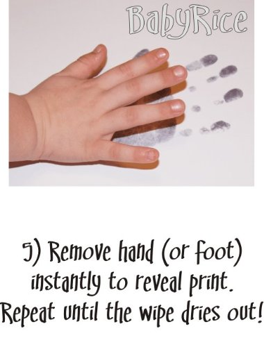 Комплект детски отпечатъци на ръцете и краката BabyRice / Черни отпечатъци Без мастило / Рамка с ефект Дъб с Черна стена на Дисплея