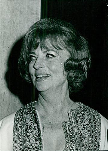 Реколта снимка на портрета на Агнес Робъртсън Мурхед, улыбающаяся.